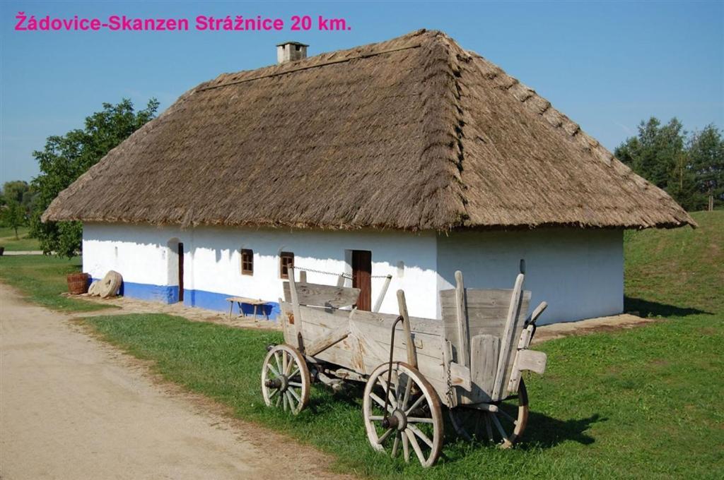 Cyklo Ubytovani A Vinny Sklep Zadovice Kültér fotó